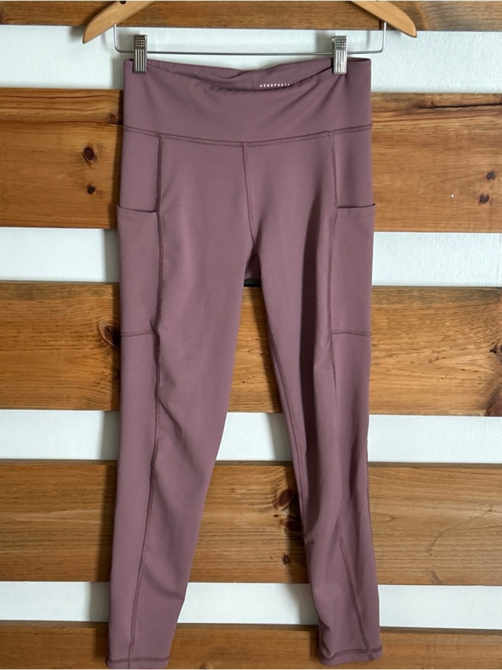 Aeropostale Lavender Leggings with Side Pockets Size Medium
